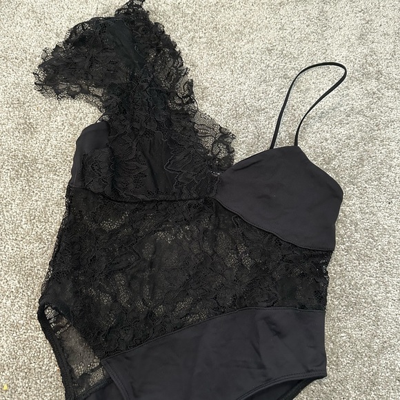 Brand new never worn lace bodysuit - Picture 4 of 4